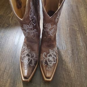 SHYANNE WOMEN'S LARA WESTERN BOOTS - SNIP TOE Sz 8.5